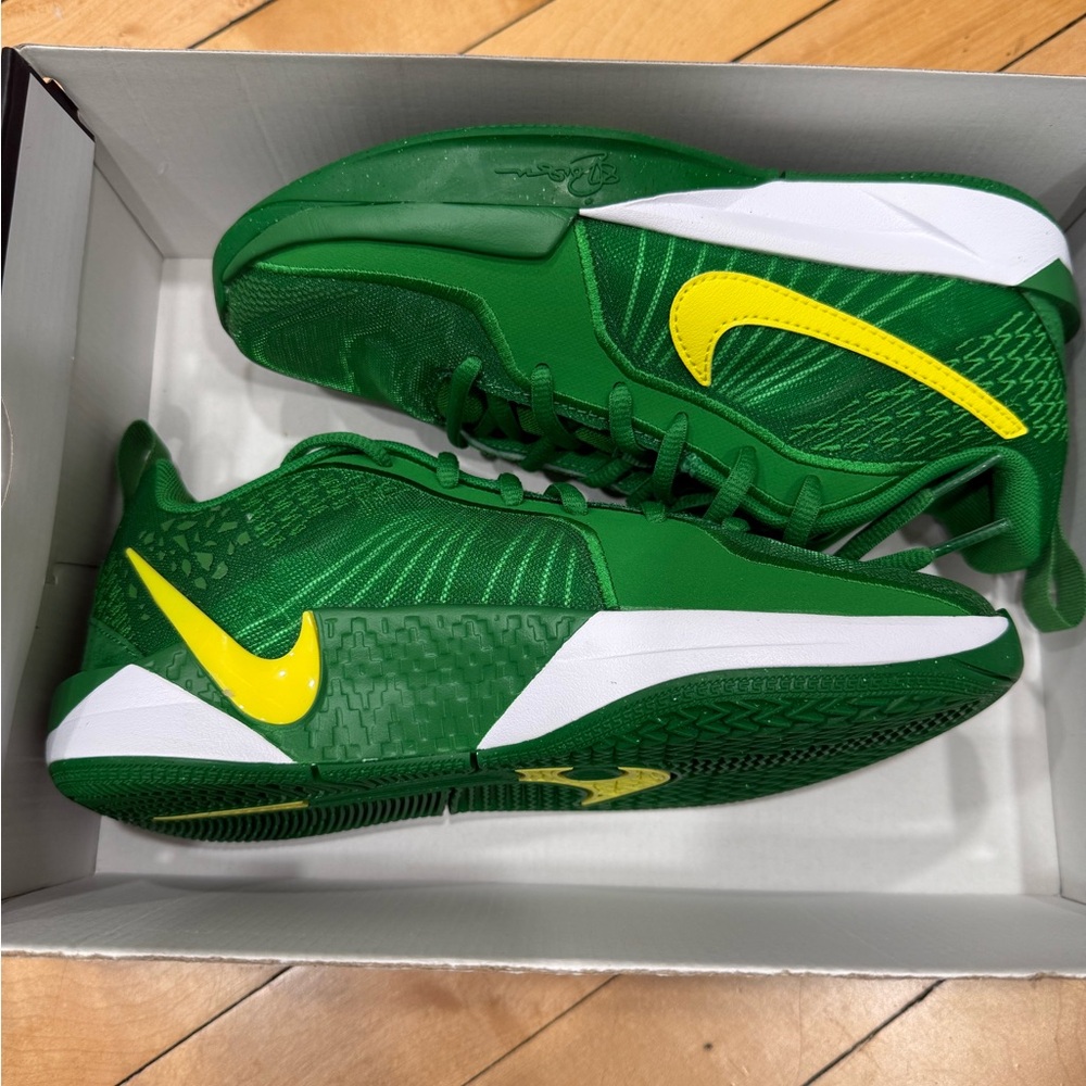 Nike Sabrina 2 OR Size 7Y